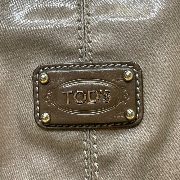 Tods Women’s Gray Patent & Brown Double Strap Signature Logo Accent Tote Bag - Picture 4 of 12